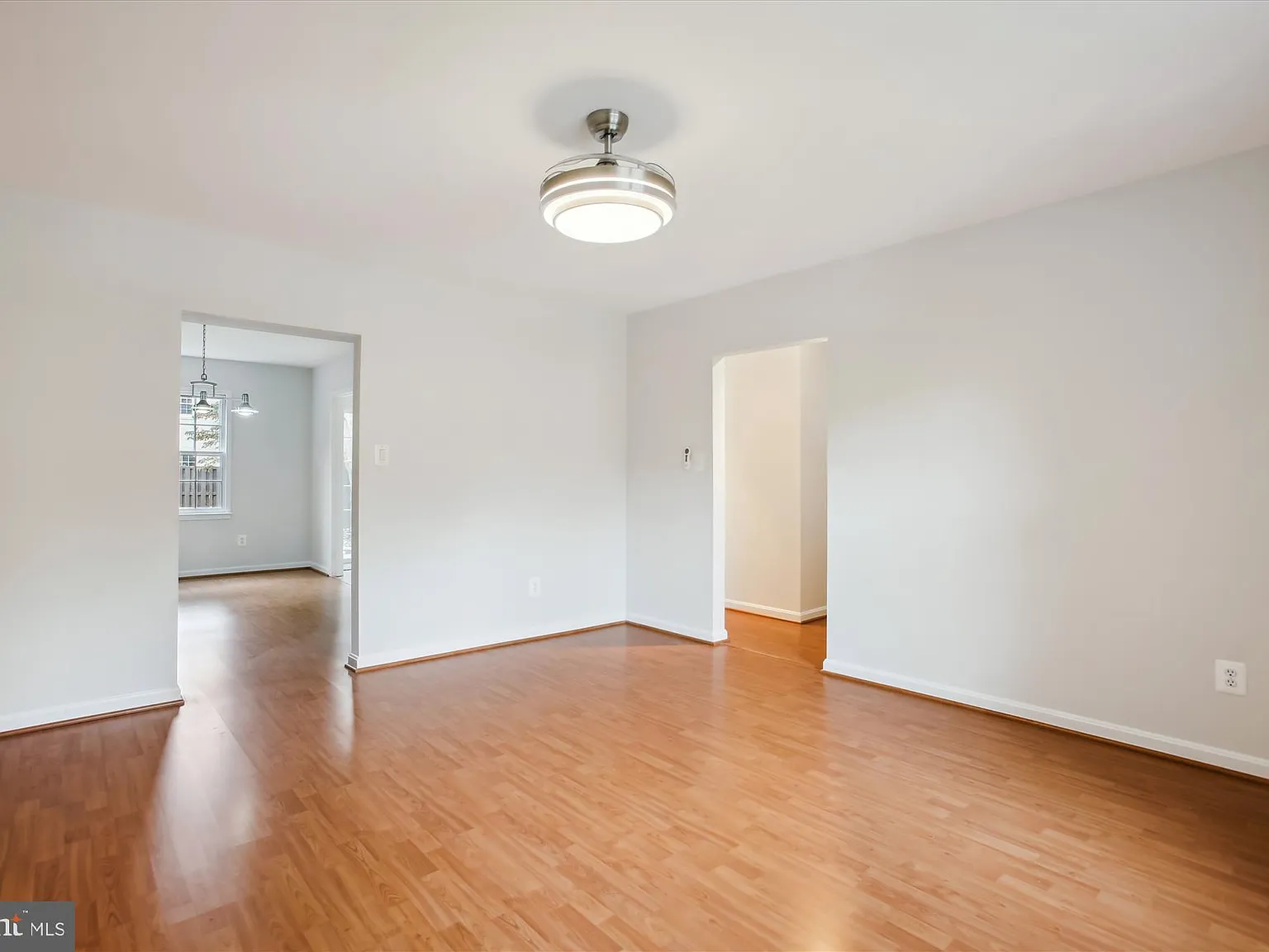 3 bed, 3.5 bath, 1302 sqft, $3,300 — Photo 3