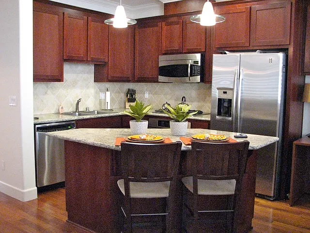 3 bed, 2.5 bath, 1579 sqft, $5,300 — Photo 3