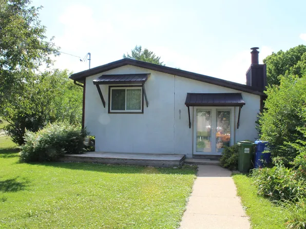 811 Beck St, Charles City, IA 50616