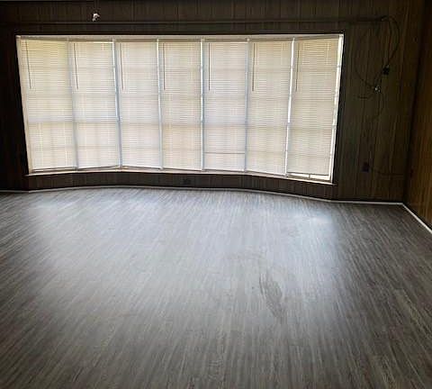 5th image of 1602 E Robertson Ave