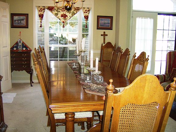5th image of 7467 Lauren Ln