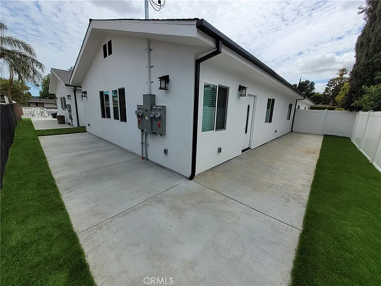 8004 Shirley Ave — Photo 2