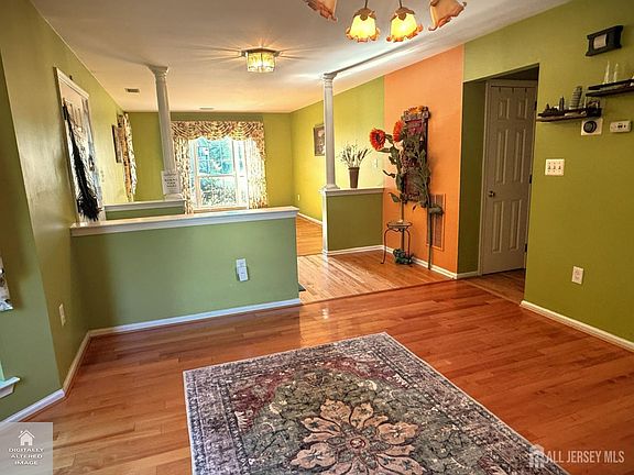 3rd image of 601 Creststone Cir
