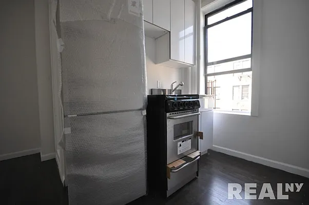 Rented by REAL New York | media 3