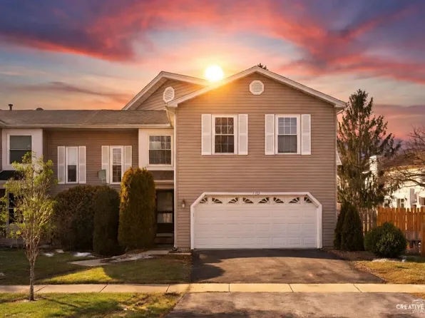 1102 Southbridge Ln, Schaumburg, IL 60194