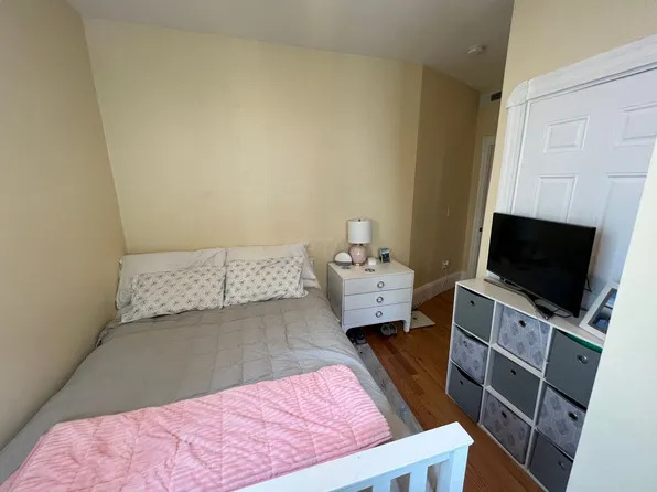 50 Lowell St #2, Somerville, MA 02143