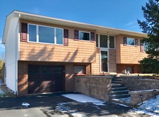 569 Stoneleigh Rd, Oneida, NY 13421