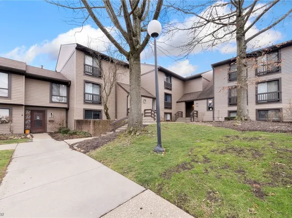 1135 Canyon View Rd APT 402, Northfield, OH 44067