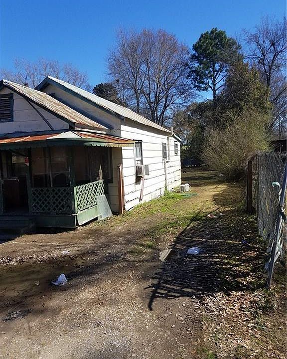 2nd image of 511 N Chataignier St