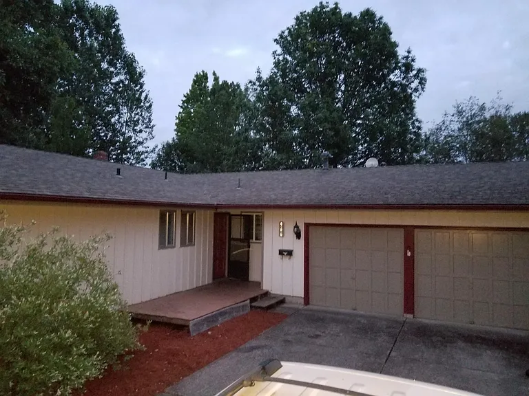 966 NW Cypress Ave — Photo 1