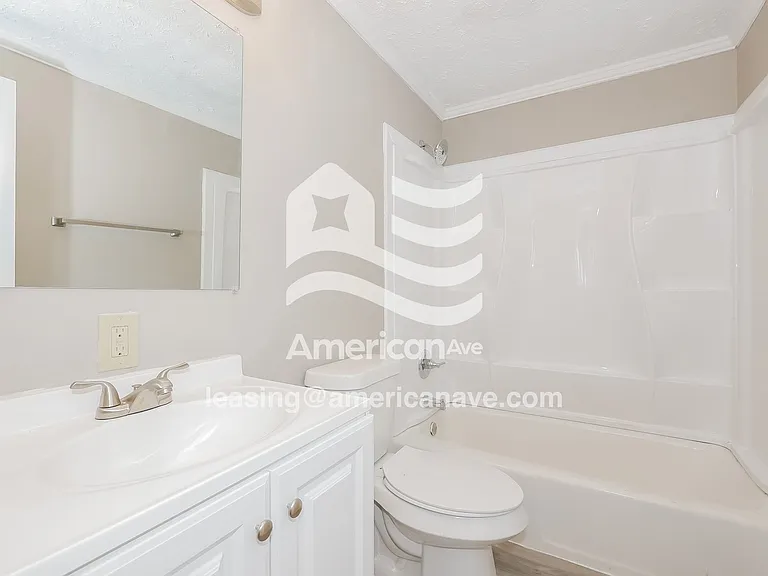 1857792_009_wm_-_main_bathroom_12933142.jpg