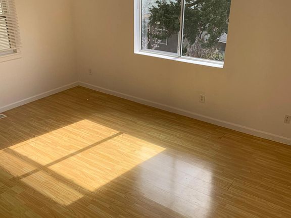4th image of 437 Chenery St