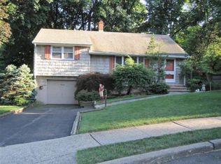 19 Apple Tree Ln, Cedar Grove, NJ 07009