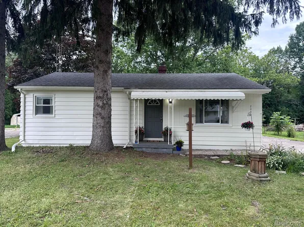 2097 Christner St, Burton, MI 48519