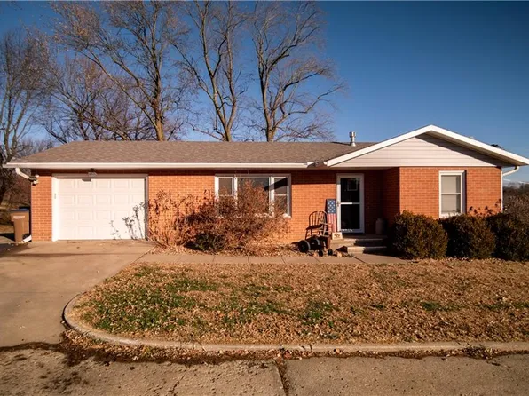 1215 Kearney St, Atchison, KS 66002