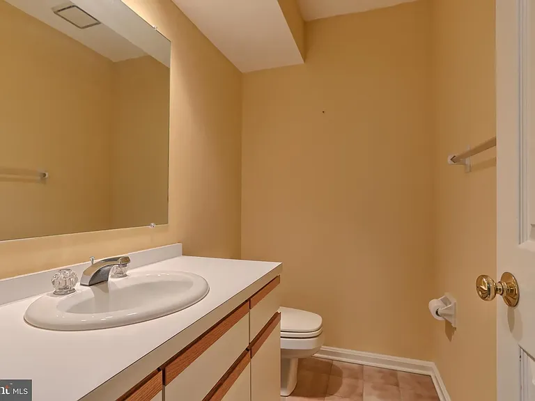1127 Wicklow Ct — Photo 7
