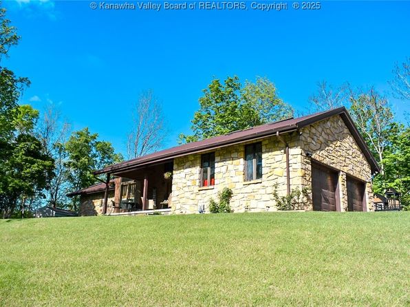 1 Oakwood Dr, Madison, WV 25130