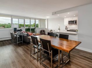 10 Roanoke Rd #208, Toronto, ON M3A1E7