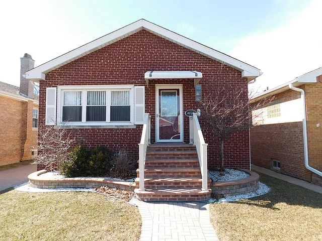 4026 Clarence Ave photo 1
