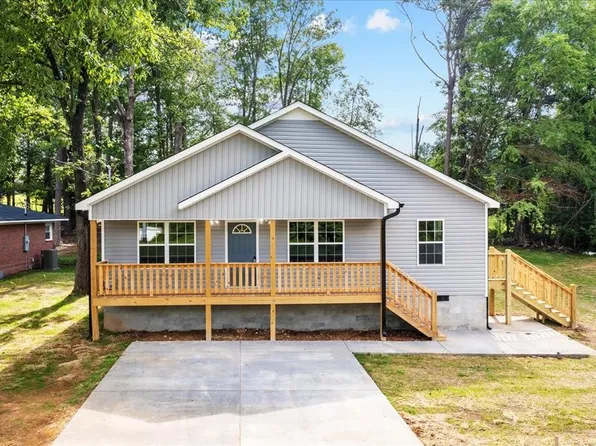 207 Avis Dr, Dalton, GA 30721