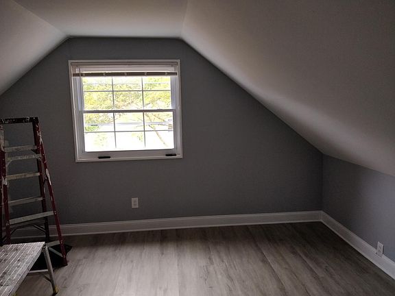 4th image of 40 Lynch Farm Dr