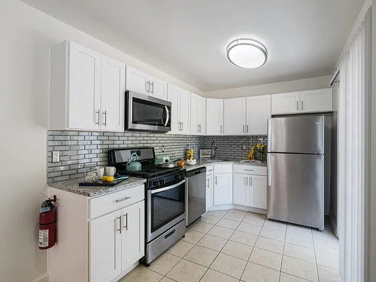 Mews at Annandale Townhomes — Photo 1