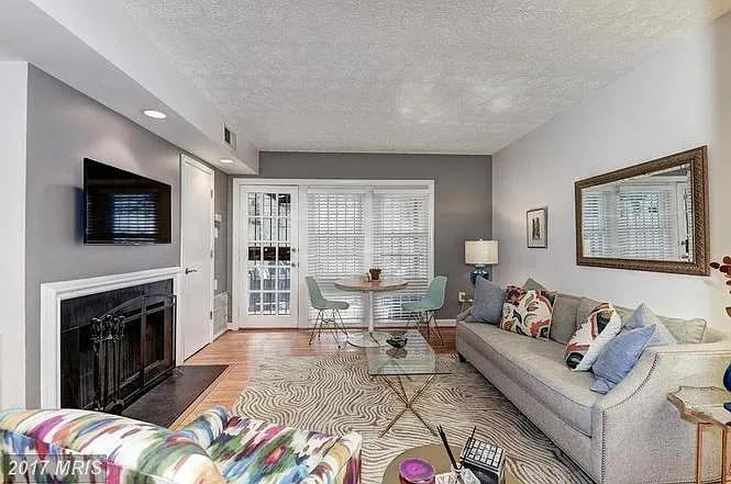 1617 Corcoran St NW — Photo 2
