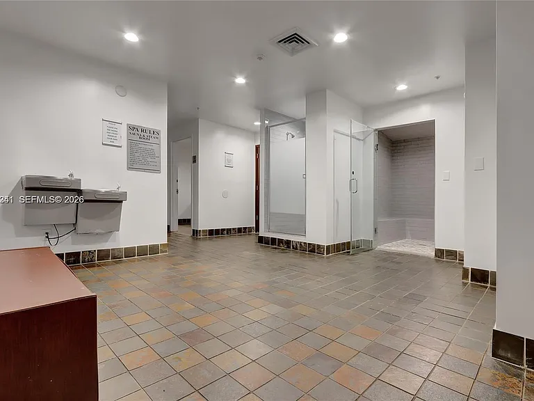 10 SW South River Dr #1010 — Photo 17