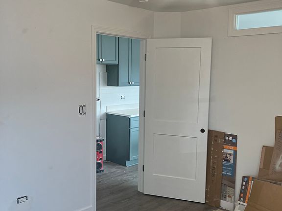 4th image of 415 E Irving Park Rd