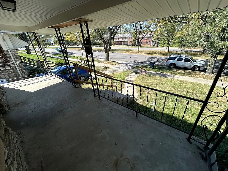 5357 Swope Pkwy — Photo 2