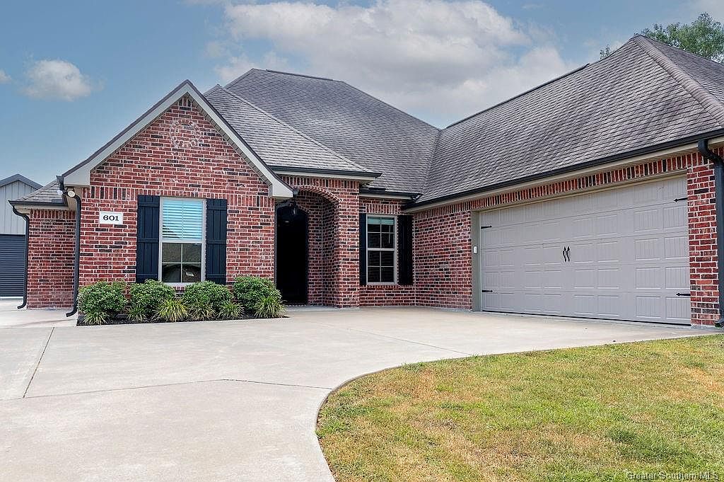 601 Walnut St, Iowa, LA 70647 Zillow
