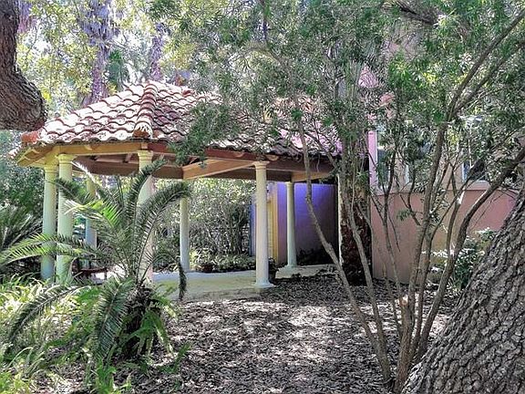 3rd image of 1920 Dixon Ln