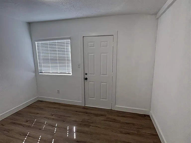 502 Independence St — Photo 18