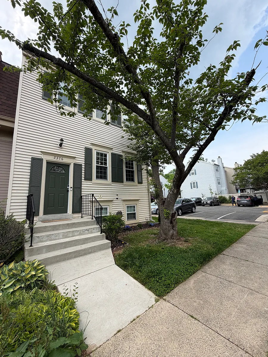 Building Photo - 2376 Hunters Square Ct