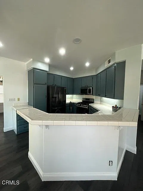 3 bed, 5.5 bath, 2071 sqft, $3,999 — Photo 4