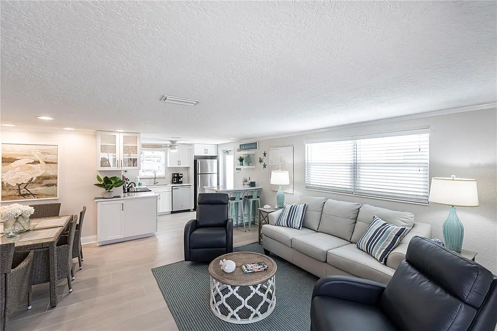 2 bed, 2.0 bath, 1064 sqft, $7,500 — Photo 4
