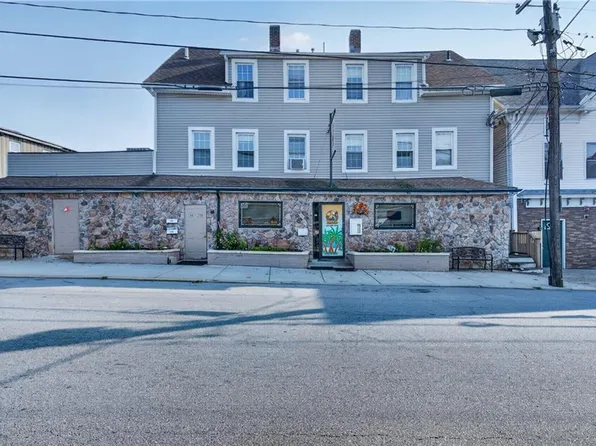 350 River St, Woonsocket, RI 02895
