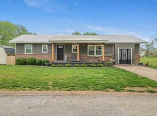 707 Howell Dr, Monett, MO 65734