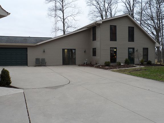 3rd image of 1205 E Koch Dr