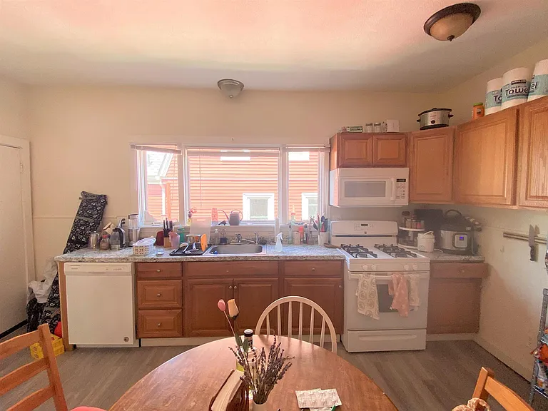 130 Cedar St #2 — Photo 8