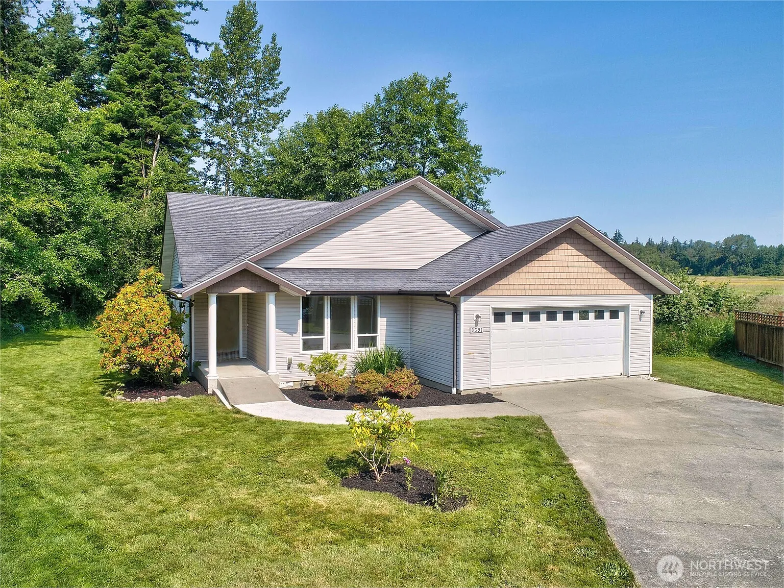 8391 Richmond Park Road photo 1