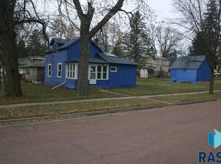 801 N Ladelle Ave, Dell Rapids, SD 57022