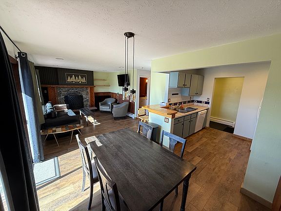 Dining room, kitchen and living room.
Reminder 
 all rooms are furnished!