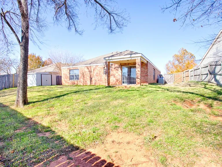 1028 Pinelake Ct — Photo 24
