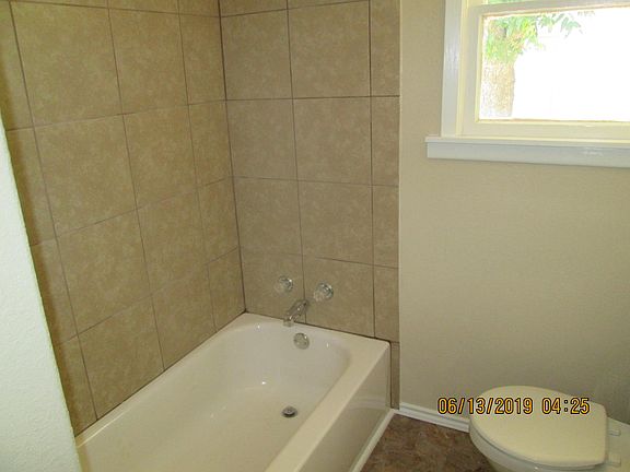 5th image of 108 E Lone Star Ave