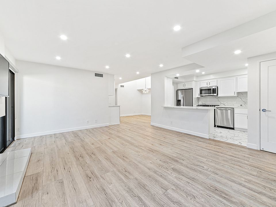 1st image of 15215 Magnolia Blvd Unit 225