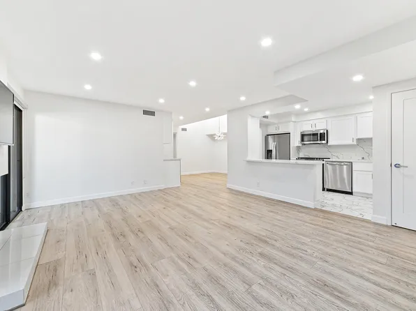 15215 Magnolia Blvd, Sherman Oaks, CA