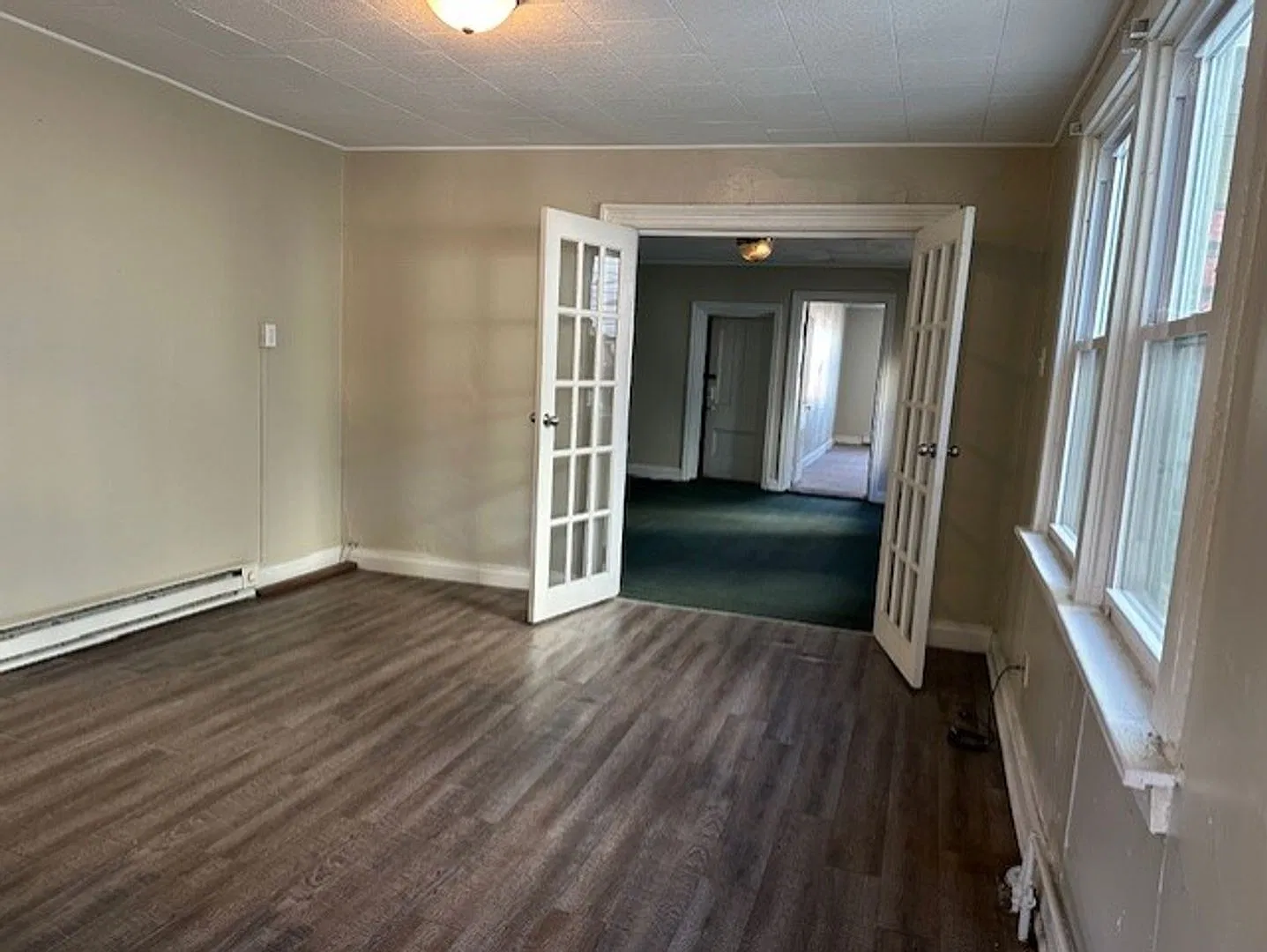 1st Fl Apartment with private side and rear entrances in Carlisle! — Photo 4