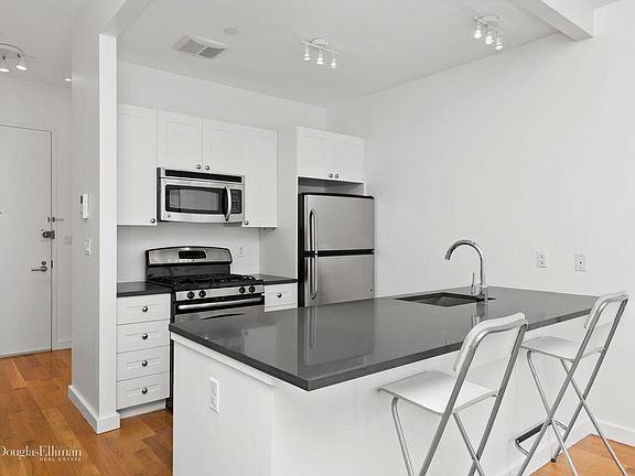 3rd image of 226 15th St APT 3E