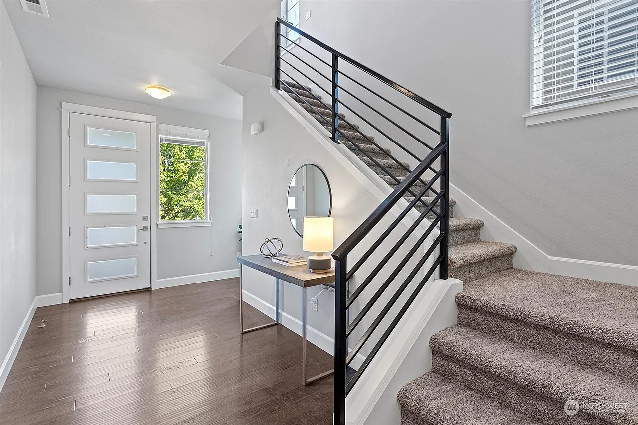 4 bed, 2403 sqft, $3,645 — Photo 4
